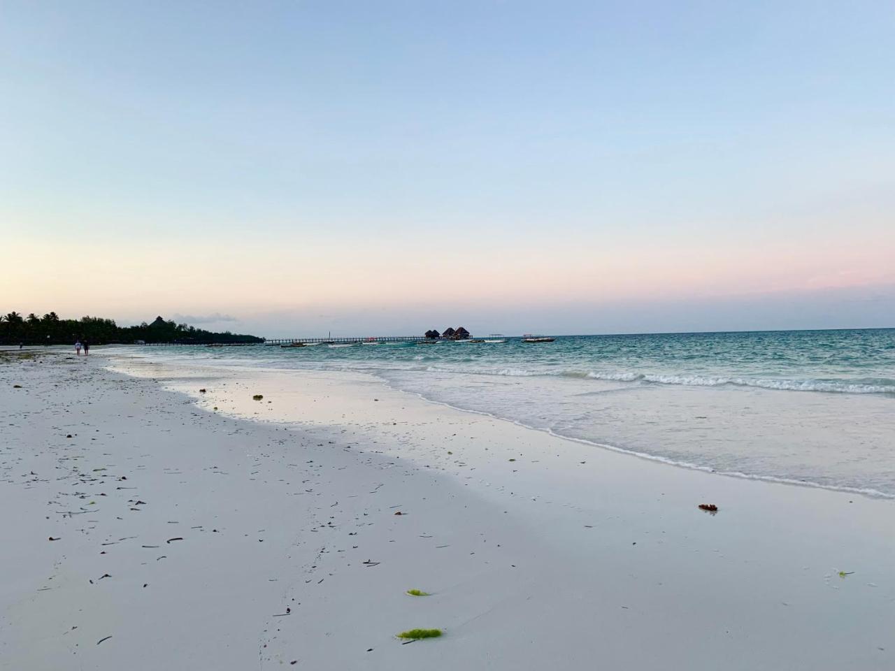 The Sands Beach Resort Bwejuu Exteriér fotografie